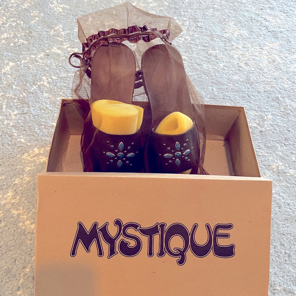 🌸HP🌸 🔥SALE🔥NIB MYSTIQUE embellished studded brown leather slide sandals (9) - Picture 2 of 2